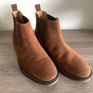 Stylish suede Chelsea boot NWOT
